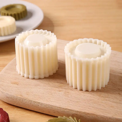 2 Counts Sunflower‑Patterned Round Hand‑Press Mooncake Mold, French‑Style Lace Pastry Mold 🍪