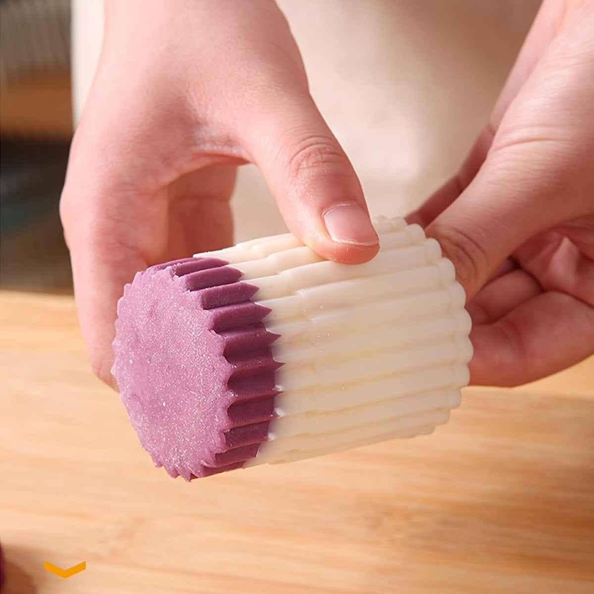 2 Counts Sunflower‑Patterned Round Hand‑Press Mooncake Mold, French‑Style Lace Pastry Mold 🍪